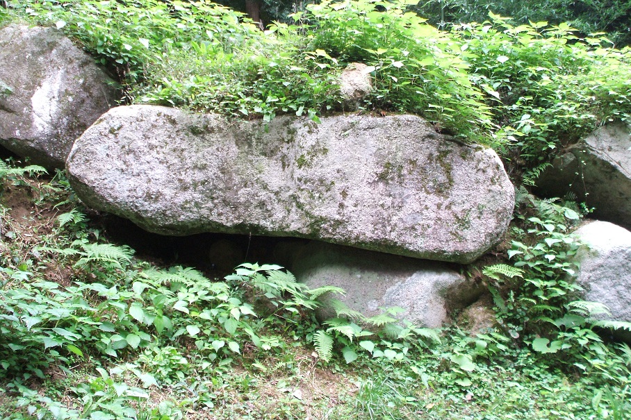 九尺石